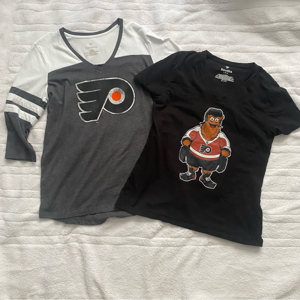NHL Philadelphia Flyers V-Neck 2 Shirt lot